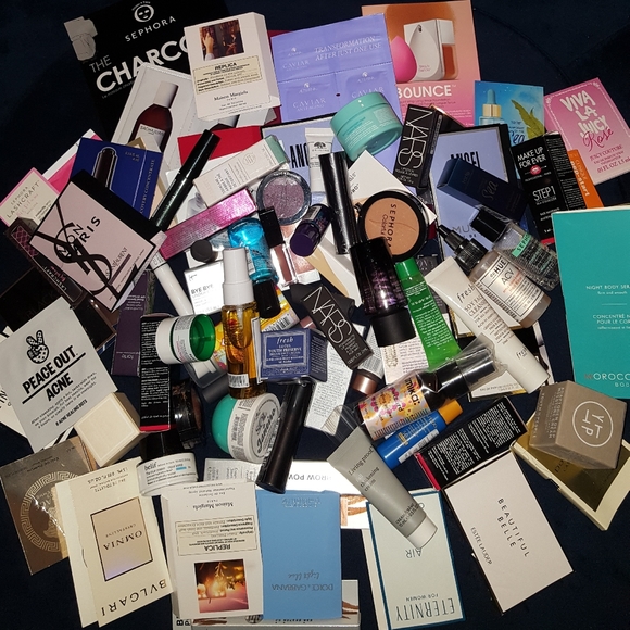 Samples With Purchase - Picture 1 of 1